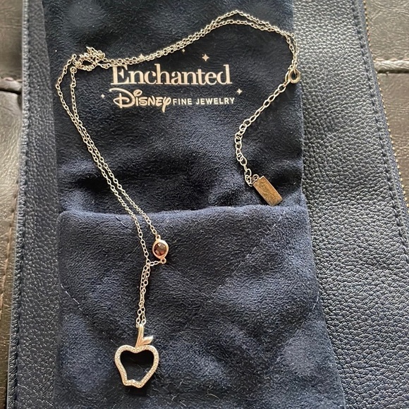 enchanted disney 1/10 ct. tw.‎ diamond snow white pendant in sterling silver EUC - Picture 4 of 4